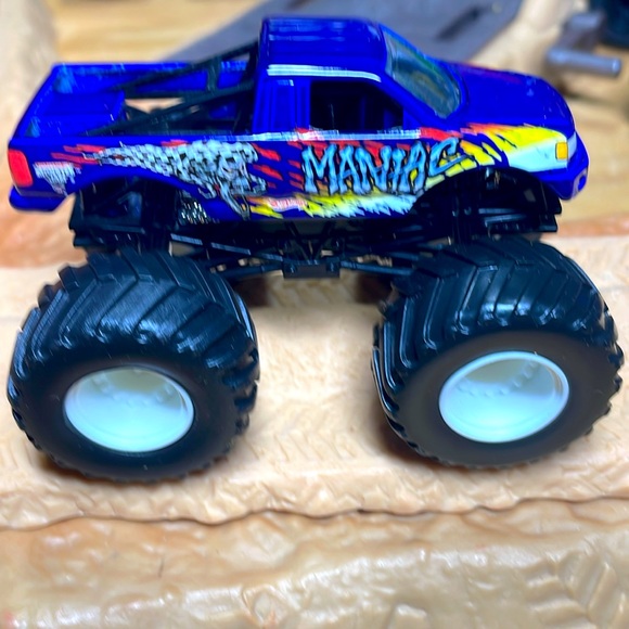 Maniac - Picture 3 of 3